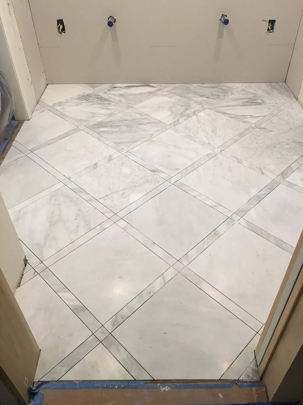 Marble tiled floor with borders between large slabs