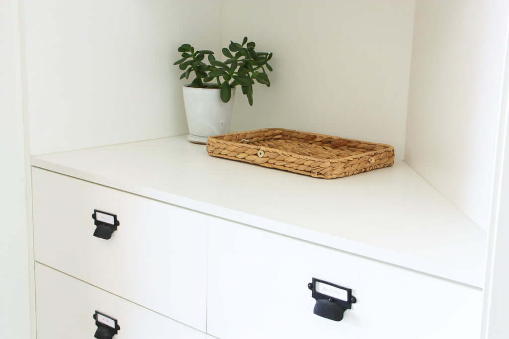 mudroom storage drawers with shelf and basket