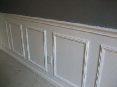 molding on wall to simulate wainscoting