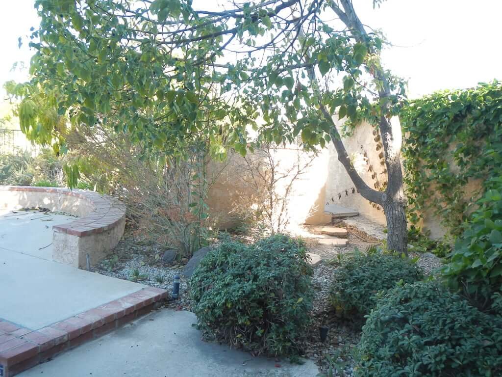 view of landscaping in front of pool equipment wall