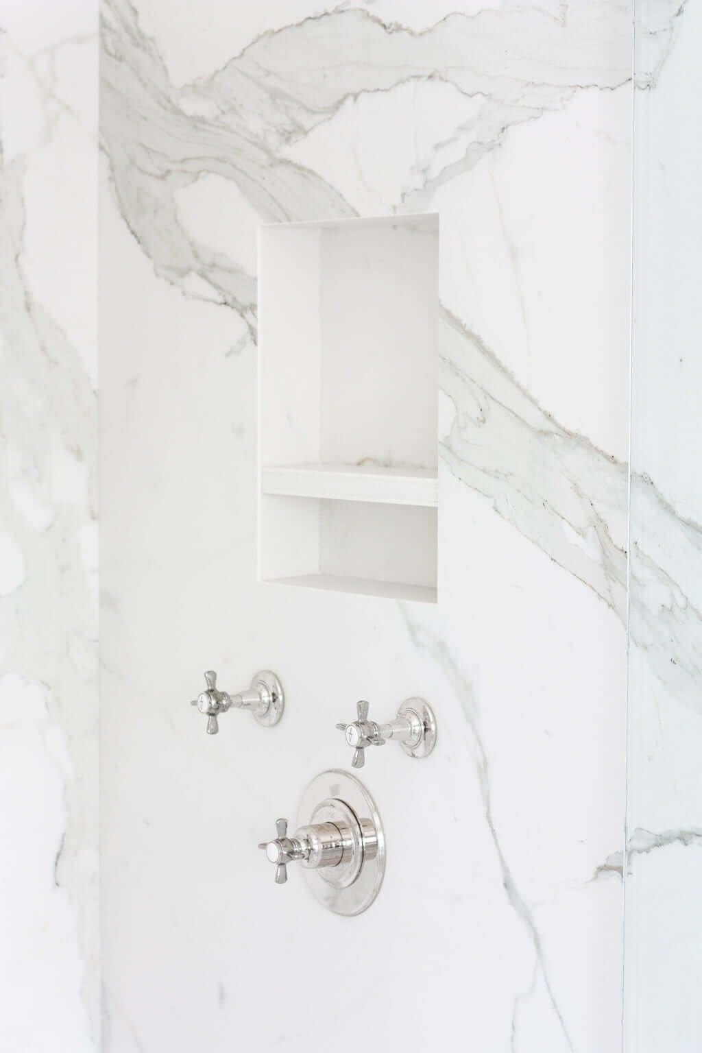 https://thebrainandthebrawn.com/wp-content/uploads/2020/12/Porcelain-Shower-Shelf-8.jpg