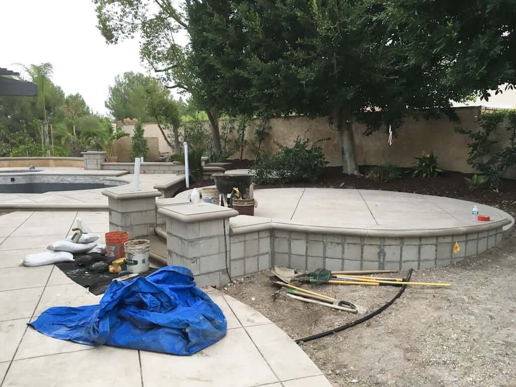 building a raised patio with retaining wall with concrete blocks with bullnose edging 