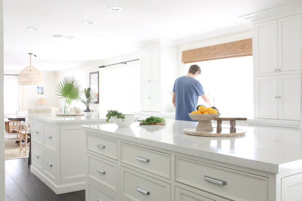 Drain Board built into a granite counter top in a White Trend Kitchen   Contemporary kitchen, Diy kitchen countertops, Country kitchen countertops