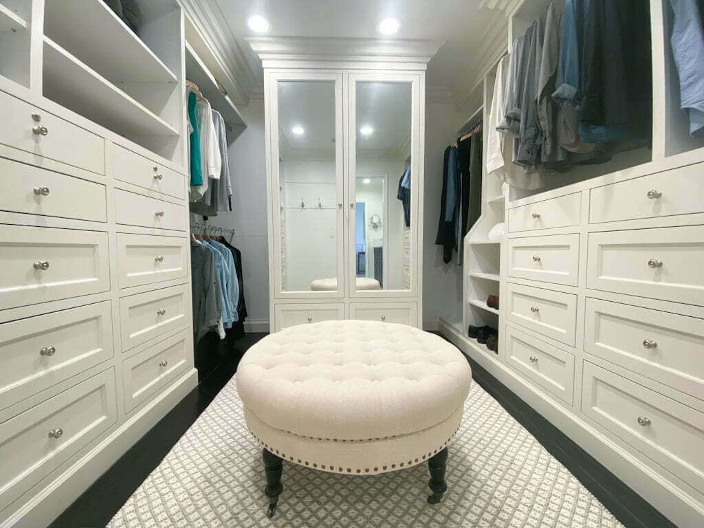 small walk in closet dimensions