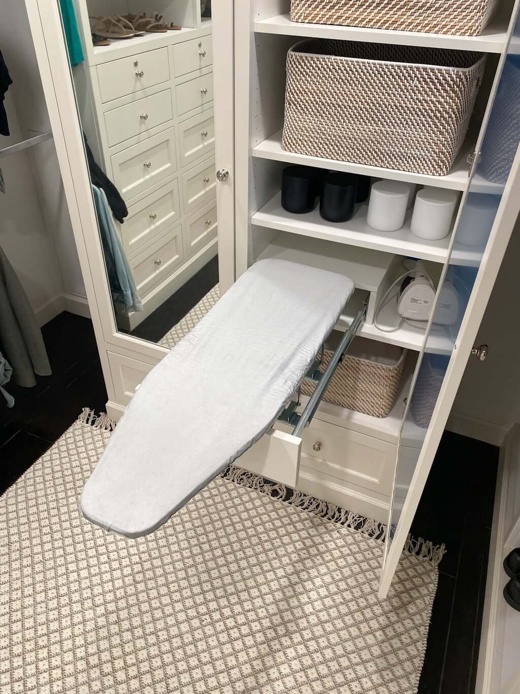 How to Fold an Ironing Board: 4 Best Ways