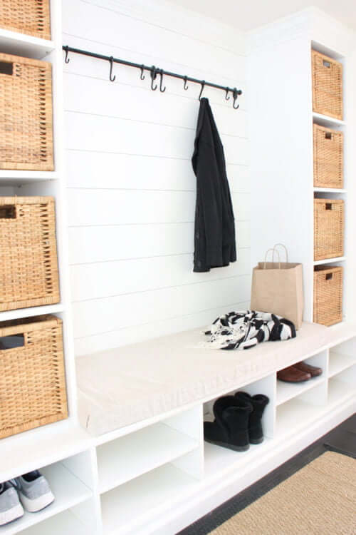Read more about the article Mudroom Bench: The 5 Ultimate Ideas for What to Do (and Not Do!) Below Yours!