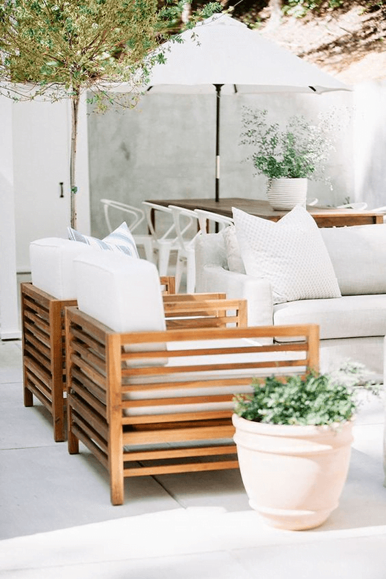 Read more about the article Patio Furniture: 15 Easy Mistakes to AVOID (At All Costs)!