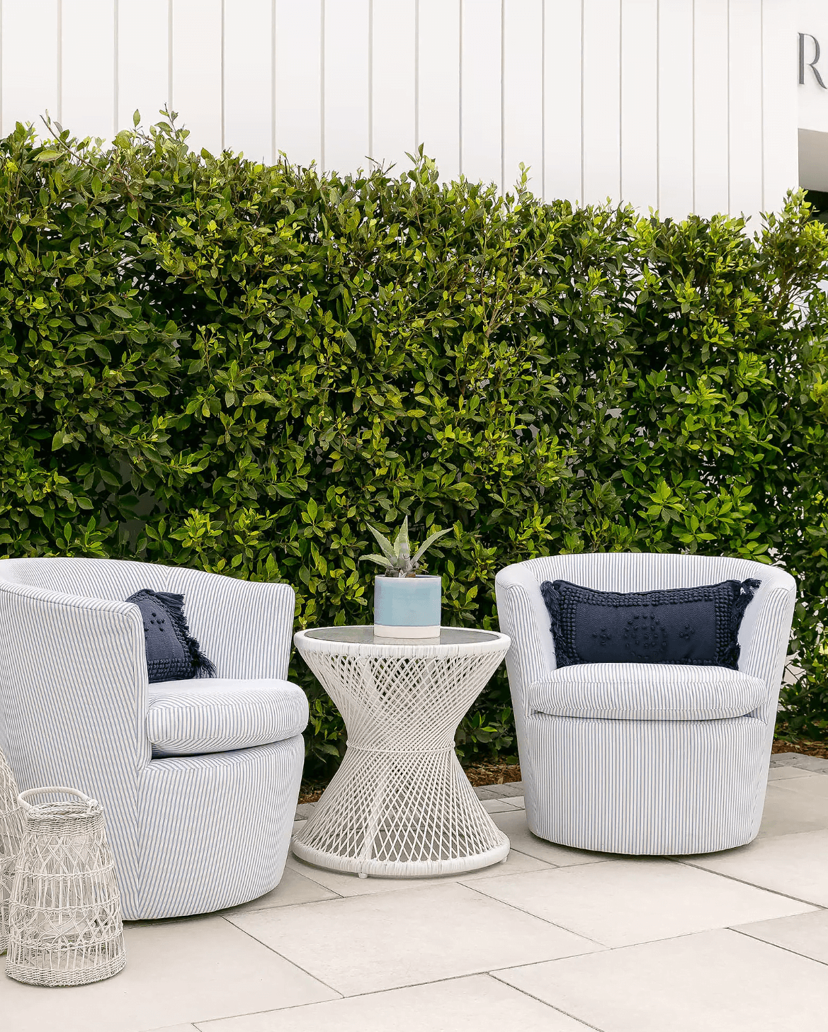 Read more about the article Outdoor Furniture Materials: 50+ Pros & Cons!