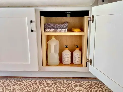 Read more about the article Under Sink Storage: The #1 Genius Solution (+7 Simple Options)!