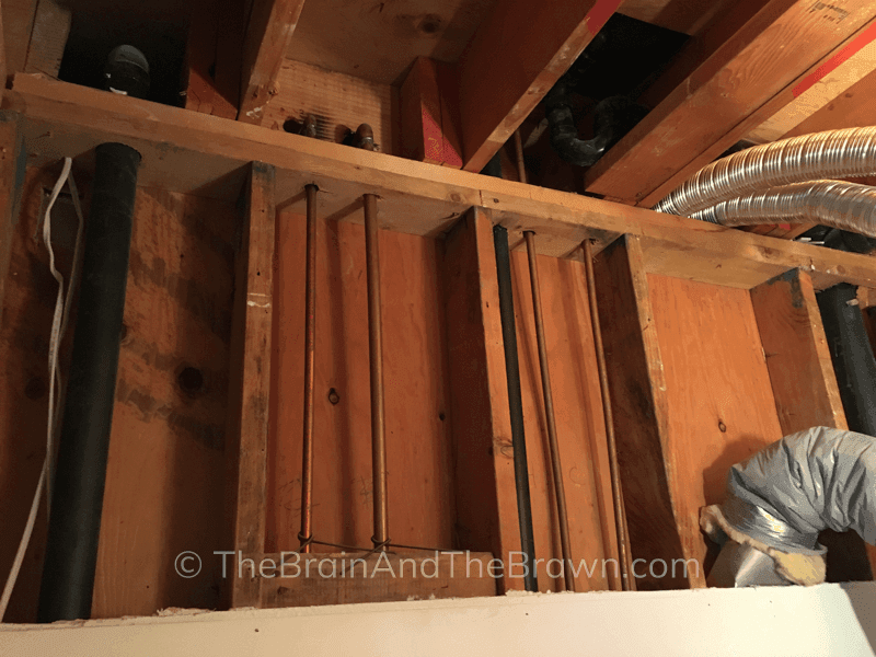 Photo showing the water pipe inside the wall while also showing how to raise a ceiling height 